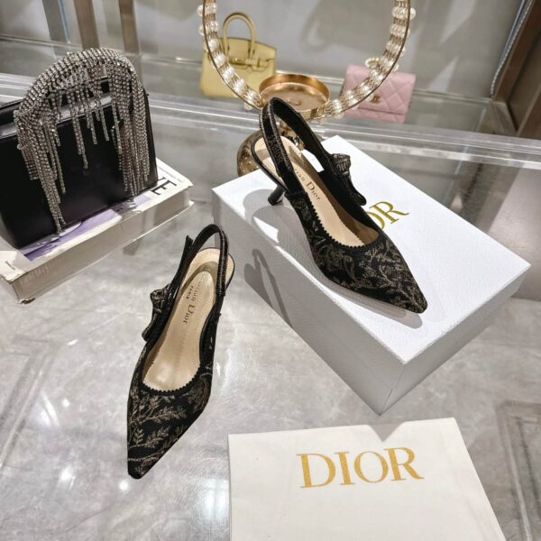 D Slingback Pump (حذاء دي سلاينج باك)