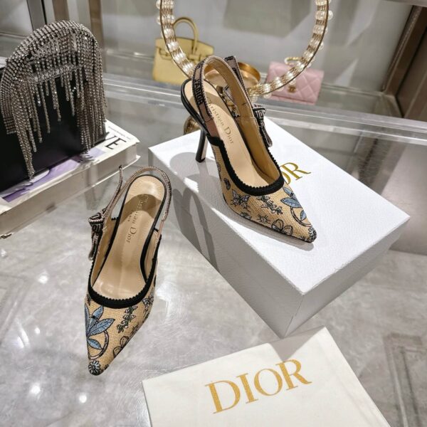 D Slingback Pump (حذاء دي سلاينج باك)