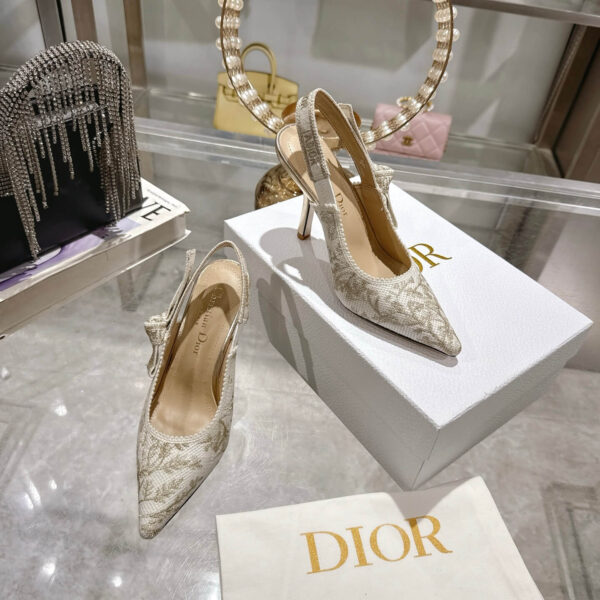 D Slingback Pump (حذاء دي سلاينج باك)
