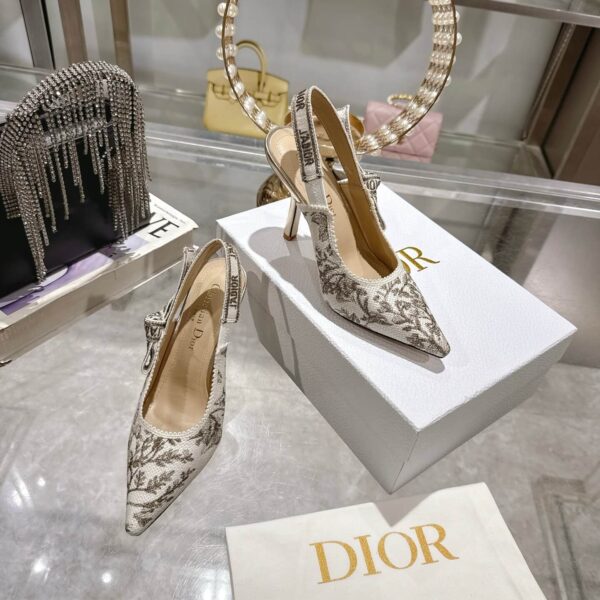 D Slingback Pump (حذاء دي سلاينج باك)