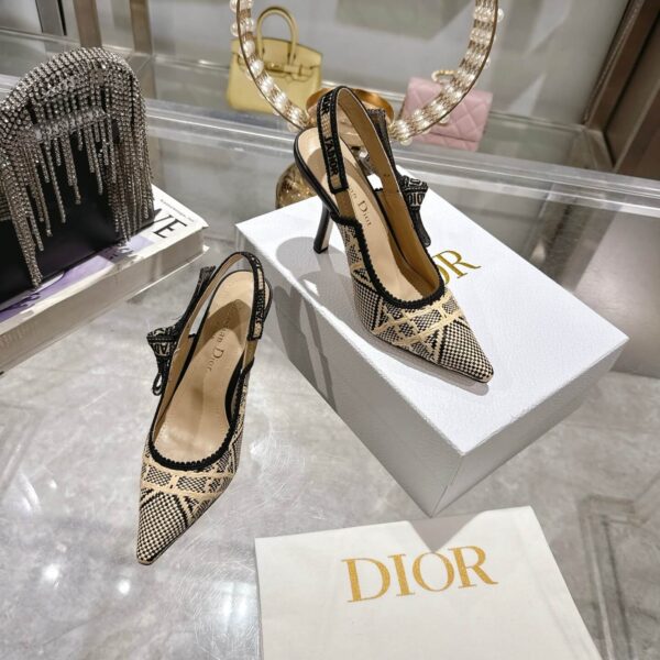 D Slingback Pump (حذاء دي سلاينج باك)