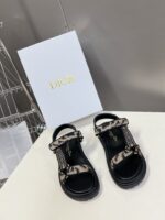 D-Wave Sandal ( دي-ويف صندل)