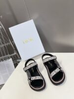 D-Wave Sandal ( دي-ويف صندل)