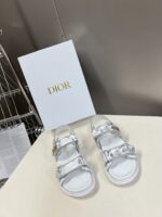 D-Wave Sandal ( دي-ويف صندل)