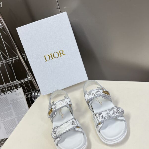 D-Wave Sandal ( دي-ويف صندل)