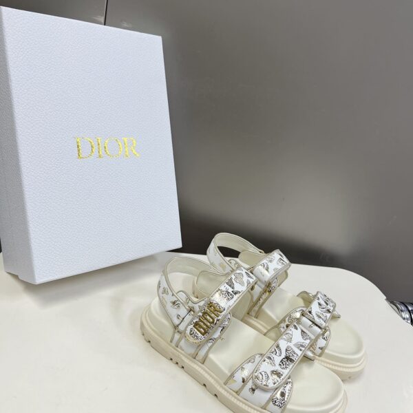 D-Wave Sandal ( دي-ويف صندل)