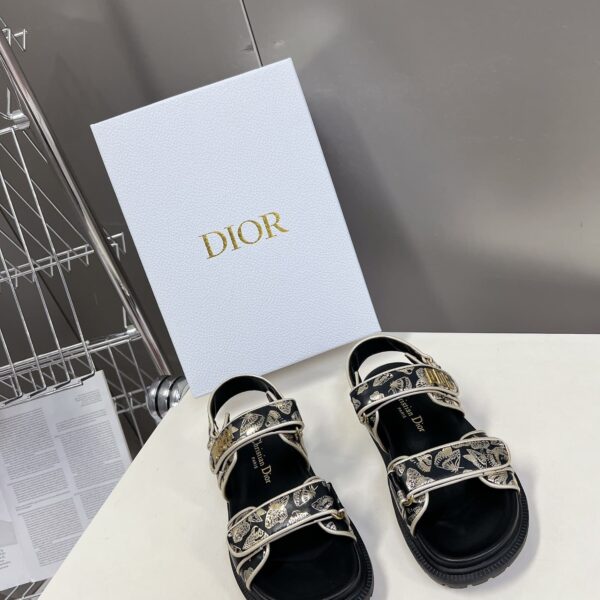 D-Wave Sandal ( دي-ويف صندل)