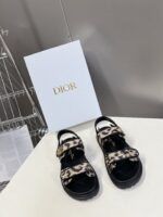 D-Wave Sandal ( دي-ويف صندل)