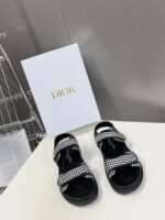 D-Wave Sandal ( دي-ويف صندل)