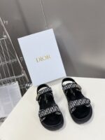 D-Wave Sandal ( دي-ويف صندل)