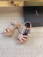 Stiletto Sandals (بكعب عالٍ رفيع صندل)