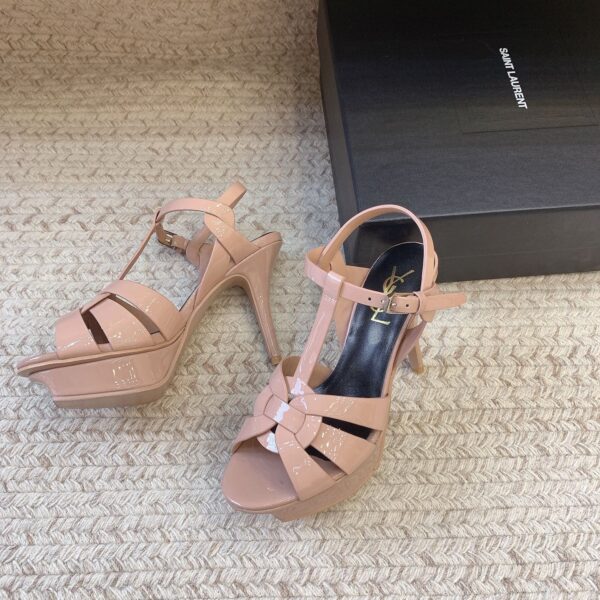 Stiletto Sandals (بكعب عالٍ رفيع صندل)