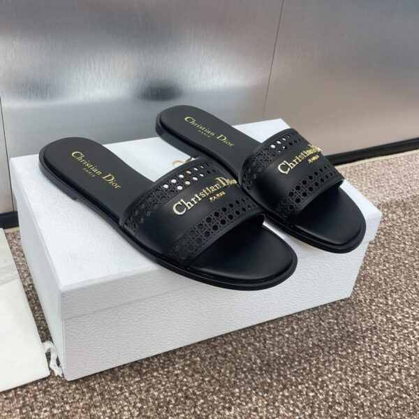 D-Lane Sandals (دي حذاء  لين صندل )