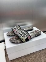 D Slip-on Sandals ( دي سليب أون صنادل) - Image 2