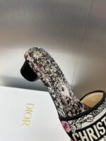 D Slip-on Sandals ( دي سليب أون صنادل) - Image 2