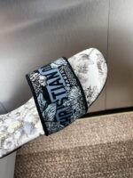 D Slip-on Sandals ( دي سليب أون صنادل) - Image 7