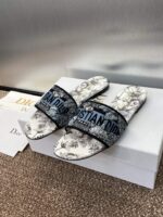 D Slip-on Sandals ( دي سليب أون صنادل)