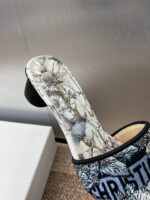 D Slip-on Sandals ( دي سليب أون صنادل) - Image 3