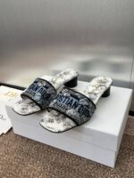 D Slip-on Sandals ( دي سليب أون صنادل)