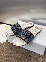 D Slip-on Sandals ( دي سليب أون صنادل)