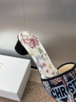 D Slip-on Sandals ( دي سليب أون صنادل) - Image 2