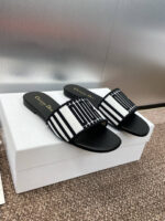 D Slip-on Sandals ( دي سليب أون صنادل)