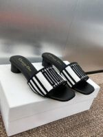 D Slip-on Sandals ( دي سليب أون صنادل)