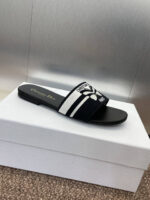 D Slip-on Sandals ( دي سليب أون صنادل) - Image 2