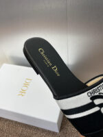 D Slip-on Sandals ( دي سليب أون صنادل) - Image 4