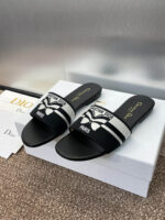 D Slip-on Sandals ( دي سليب أون صنادل)
