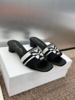 D Slip-on Sandals ( دي سليب أون صنادل)