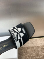 D Slip-on Sandals ( دي سليب أون صنادل) - Image 2