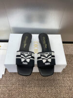 D Slip-on Sandals ( دي سليب أون صنادل) - Image 3