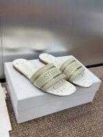 D Slip-on Sandals ( دي سليب أون صنادل)