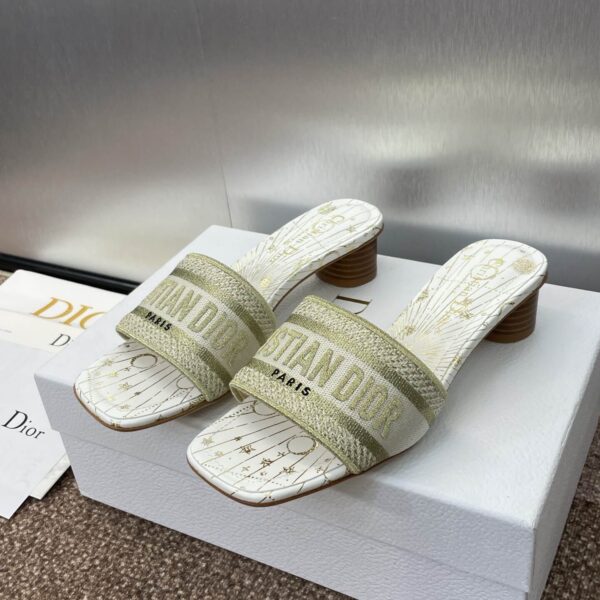 D Slip-on Sandals ( دي سليب أون صنادل)