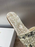 D Slip-on Sandals ( دي سليب أون صنادل) - Image 3