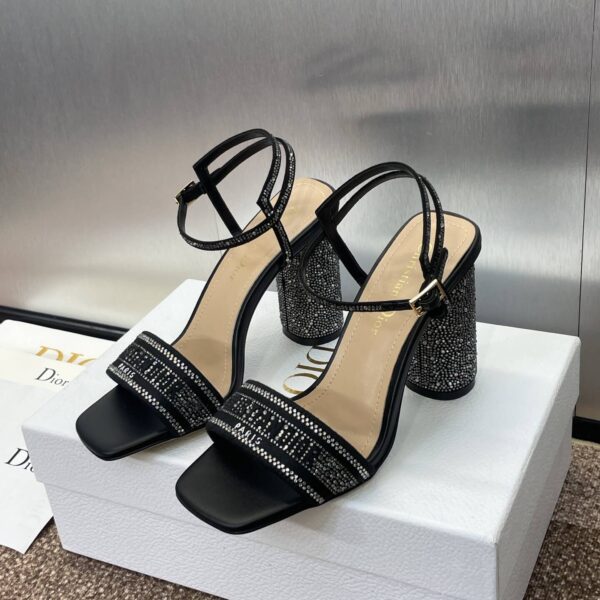 D High-Heeled Crystal Sandals ( دي بكعب عالٍ كريستال صندل)