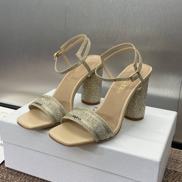 D High-Heeled Crystal Sandals ( دي بكعب عالٍ كريستال صندل)