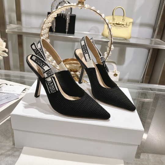 D Slingback Pump (حذاء دي سلاينج باك)