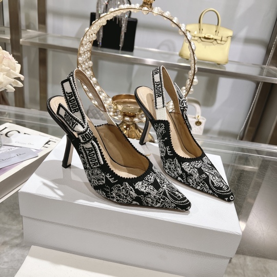 D Slingback Pump (حذاء دي سلاينج باك)