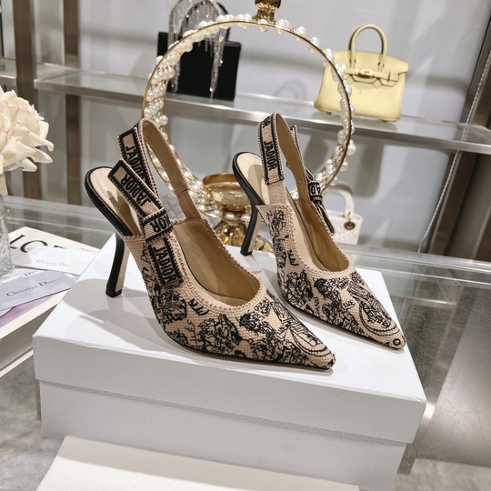 D Slingback Pump (حذاء دي سلاينج باك)
