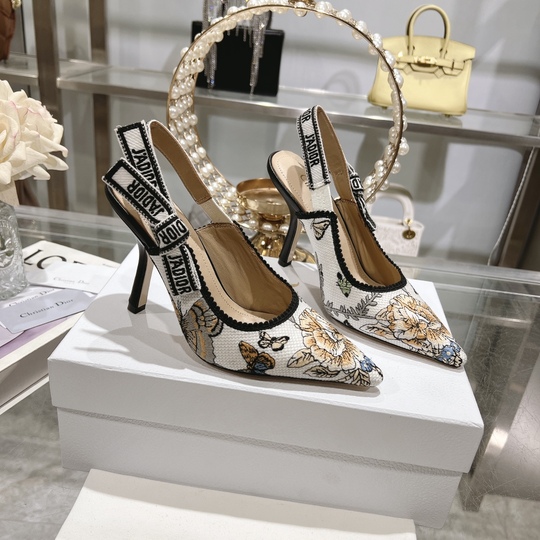 D Slingback Pump (حذاء دي سلاينج باك)