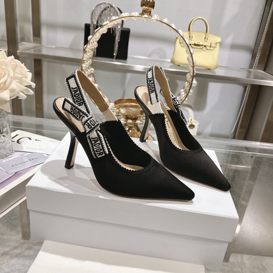 D Slingback Pump (حذاء دي سلاينج باك)