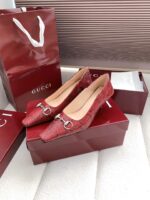 "Erin" Horsebit Pumps (حذاء "إيرين هورسبيت) - Image 2