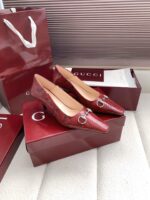 "Erin" Horsebit Pumps (حذاء "إيرين هورسبيت) - Image 4