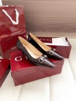 Erin" Horsebit Pumps (حذاء «إيرين» هورسبيت بكعب) - Image 2