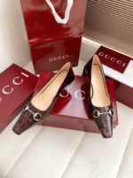 Erin" Horsebit Pumps (حذاء «إيرين» هورسبيت بكعب) - Image 4