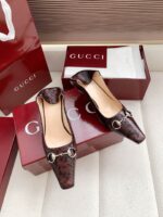 Erin" Horsebit Pumps (حذاء «إيرين» هورسبيت بكعب) - Image 5
