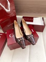 Erin" Horsebit Pumps (حذاء «إيرين» هورسبيت بكعب)