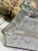 D Book Tote Shopping Bag (حقيبة تسوق دي بوك توت) - Image 2